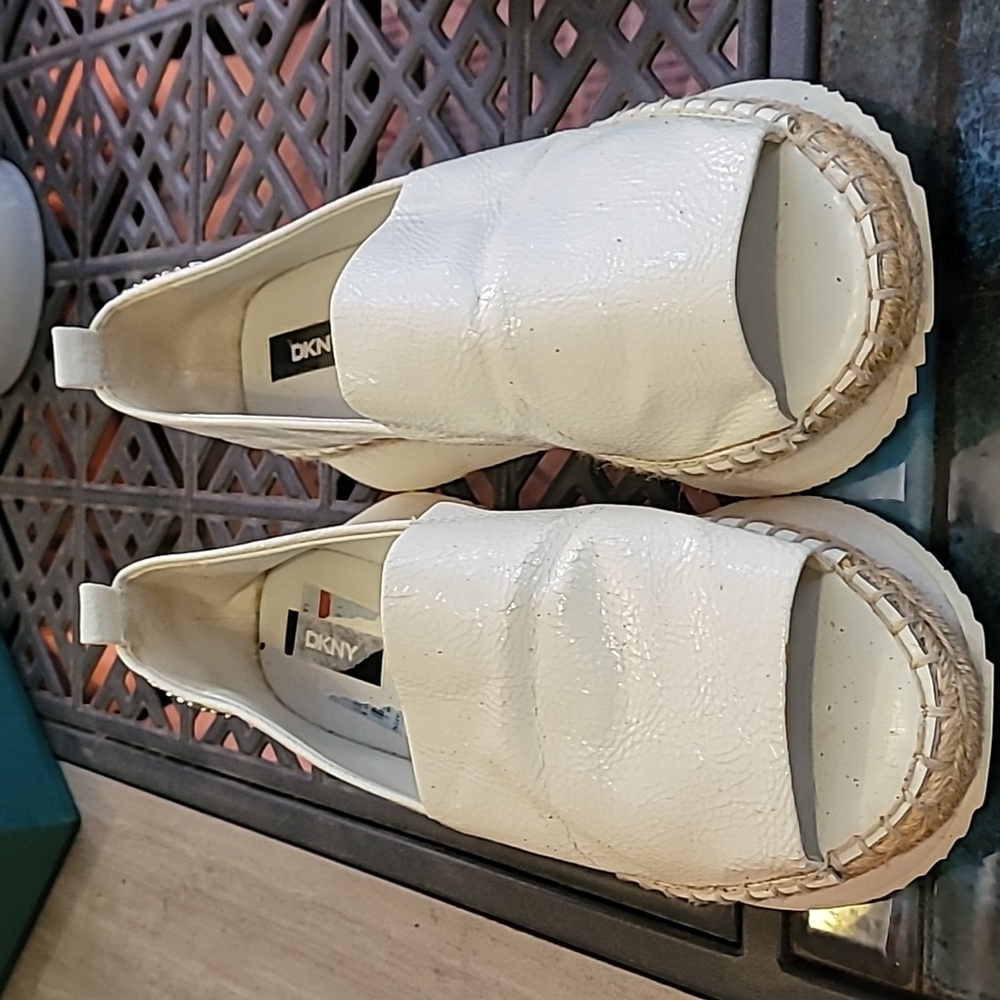 DKNY open toe sandals size8.5